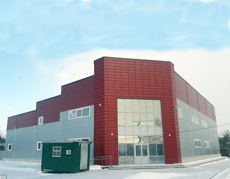 Установка навесного фасада здания торгового комплекса